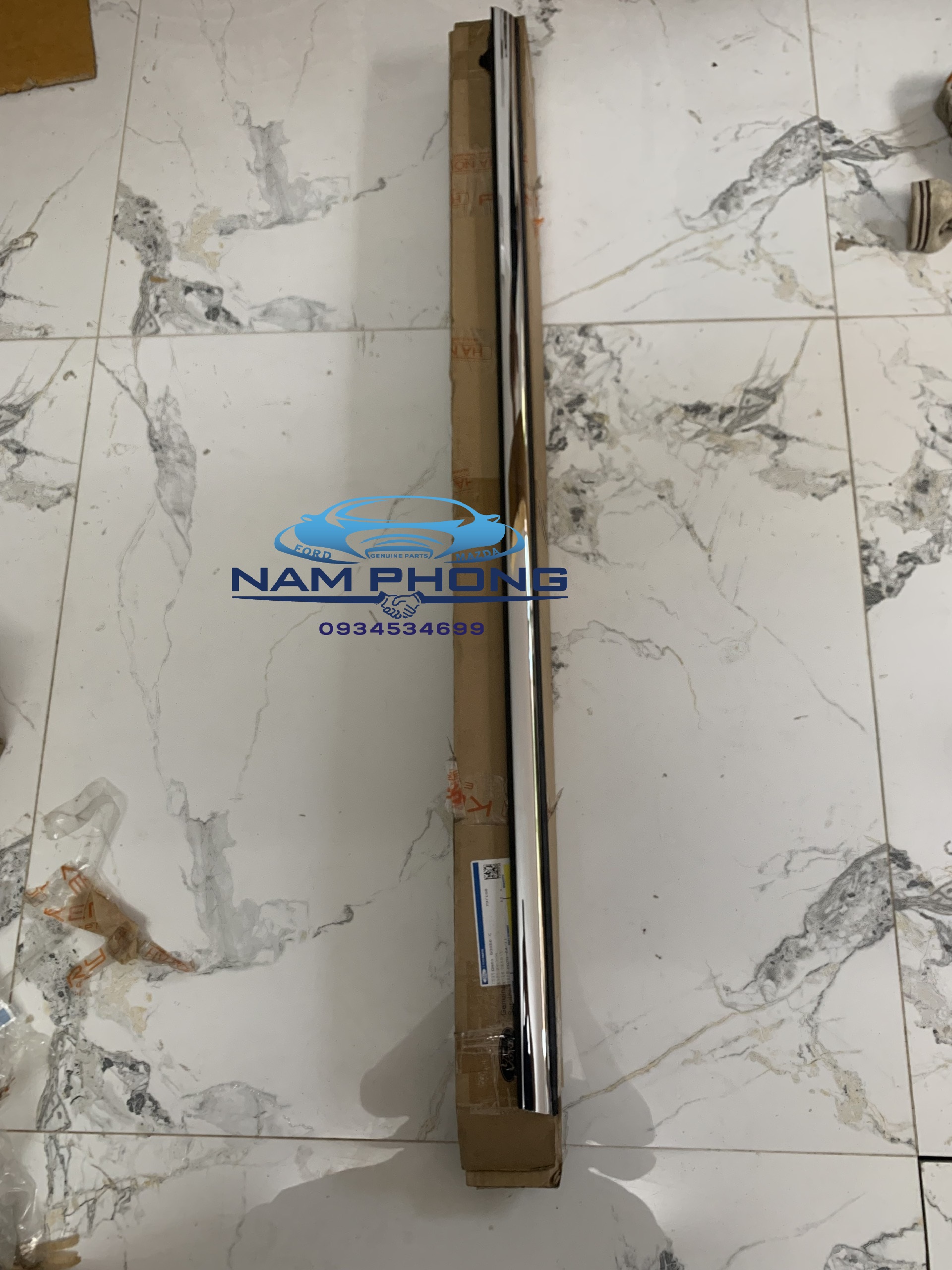 Nẹp ngoài chân kính Fiesta 11-17 trước lái LH mạ crome - DN0150650C