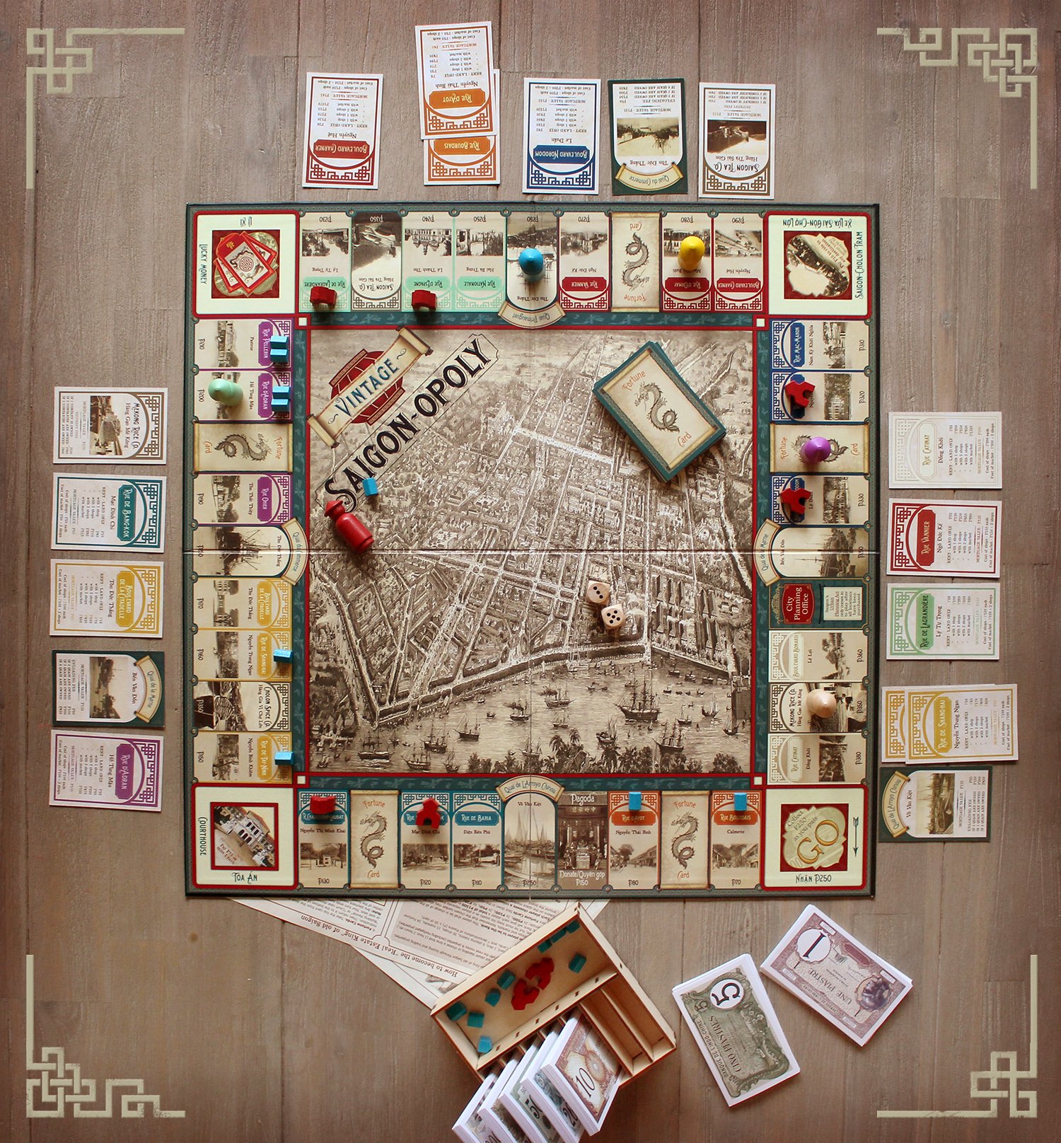 TRÒ CHƠI CỜ TỶ PHÚ - MONOPOLY SÀI GÒN 1880 PHIÊN BẢN MỚI 2021 - CÓ KHAY GỖ ĐỰNG CAO CẤP ( HỘP)