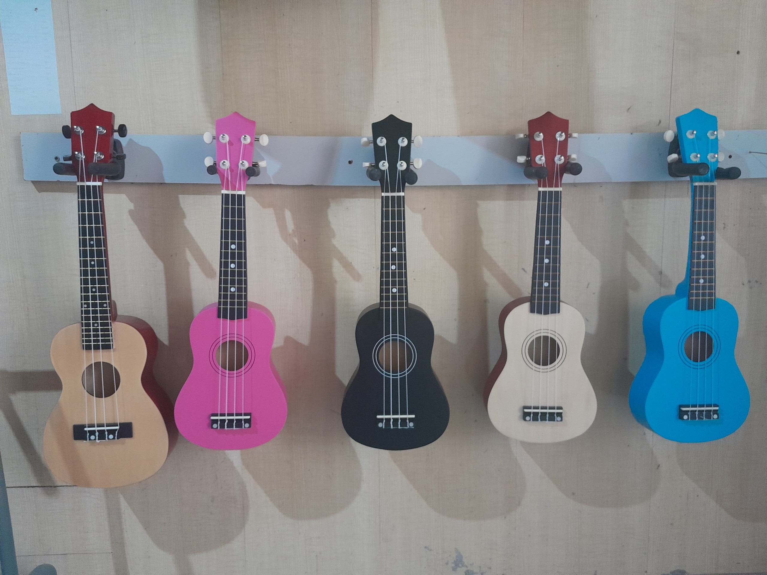 Đàn ukulele soprano 21 inch chọn màu tặng hộp đựng đàn, pick gảy và dây lẻ