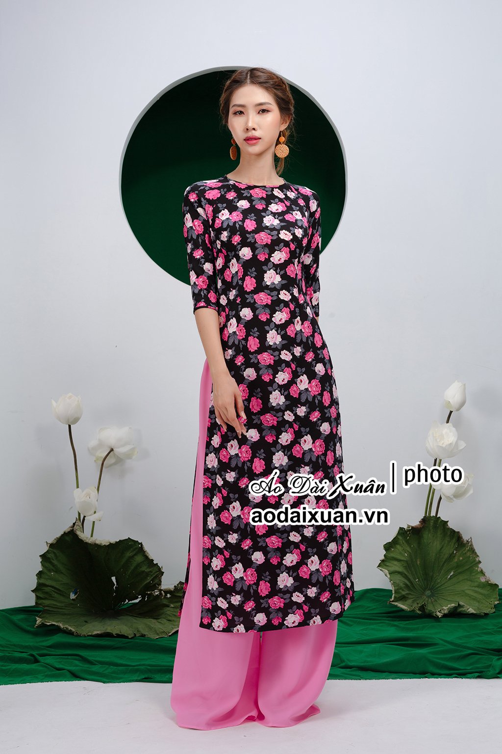 Áo dài đen hồng hoa nhí cách tân vải co giãn, kiểu áo dài cổ tròn (cổ kiềng) tay lỡ - 190610