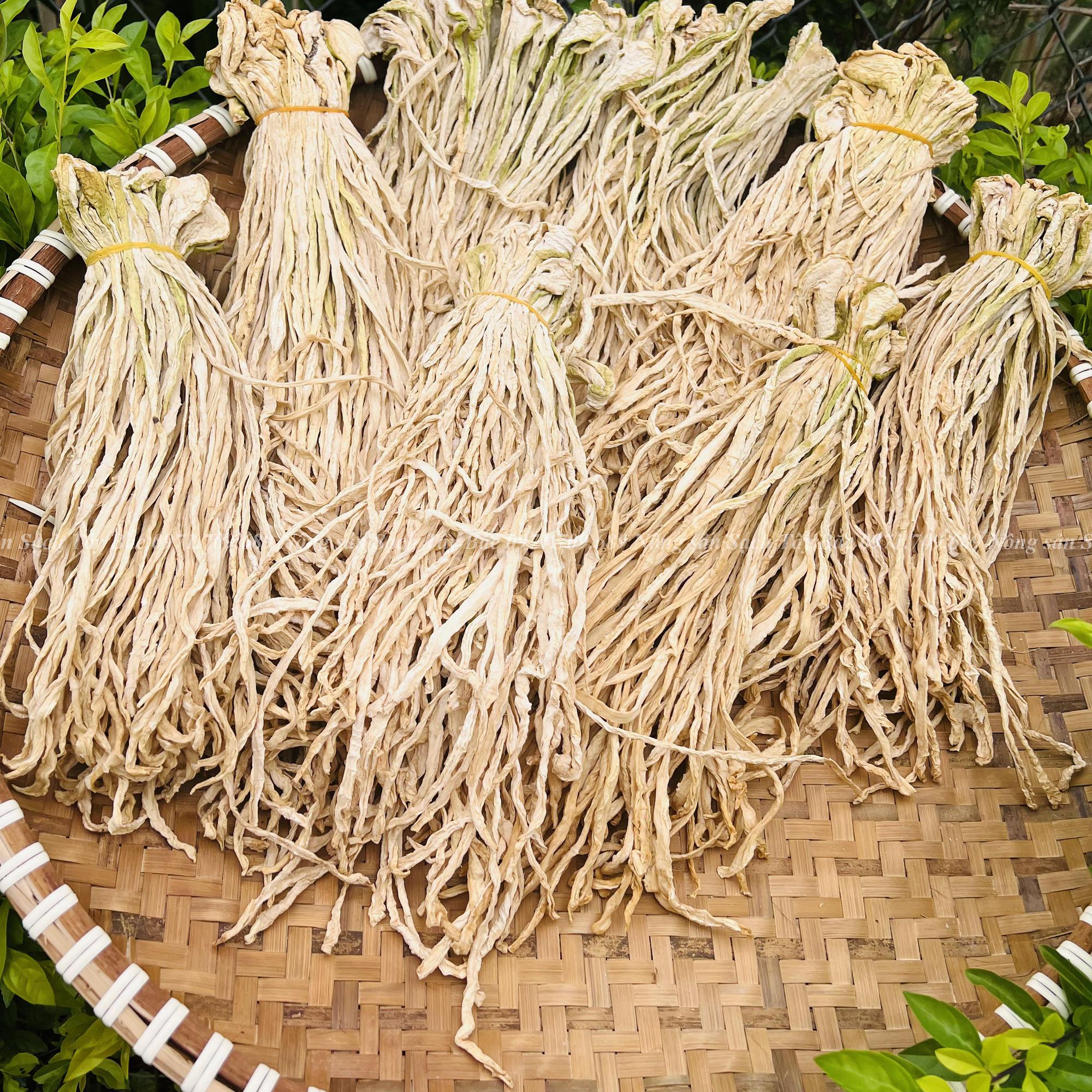 1KG Củ Cải Khô Thái Sợi - Non Giòn Ngọt, Sợi Dài - không chất bảo quản - ăn chay - ăn kiêng _ Non Giòn _ củ cải muối Chua Ngọt, củ cải Xào _ củ cải Kho _ củ cải nấu canh rất dễ chế biến tiện lợi Nongsantinphat