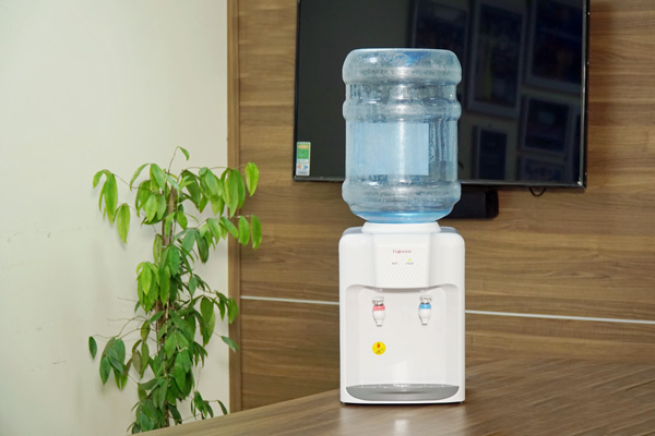 Cây nước để bàn mini fujihome wd5510e