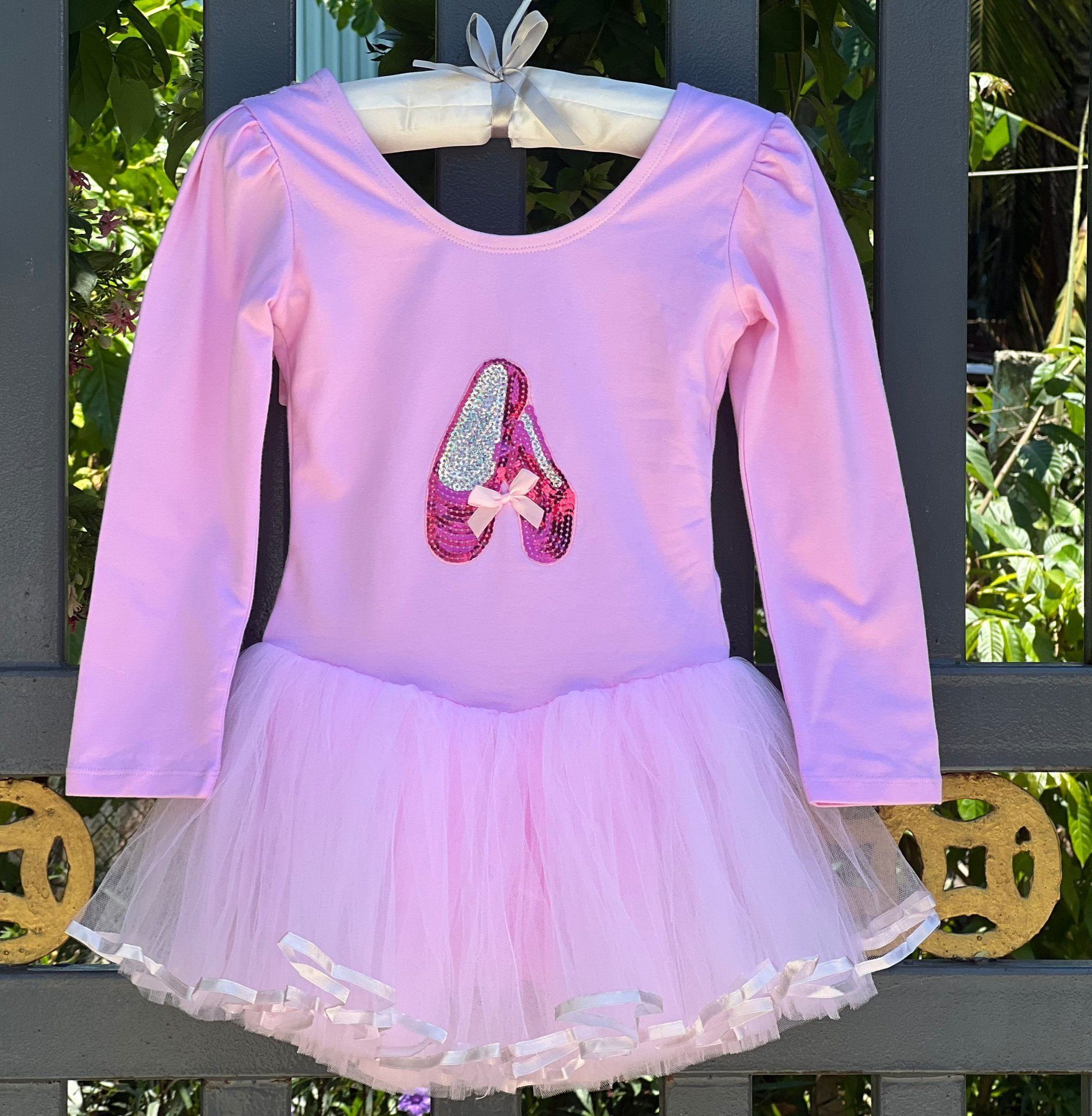 Đầm múa ballet váy múa bale dài tay họa tiết giày kimsa váy voan 4 tầng cho bé gái hàng cao cấp hiện đại xinh xắn