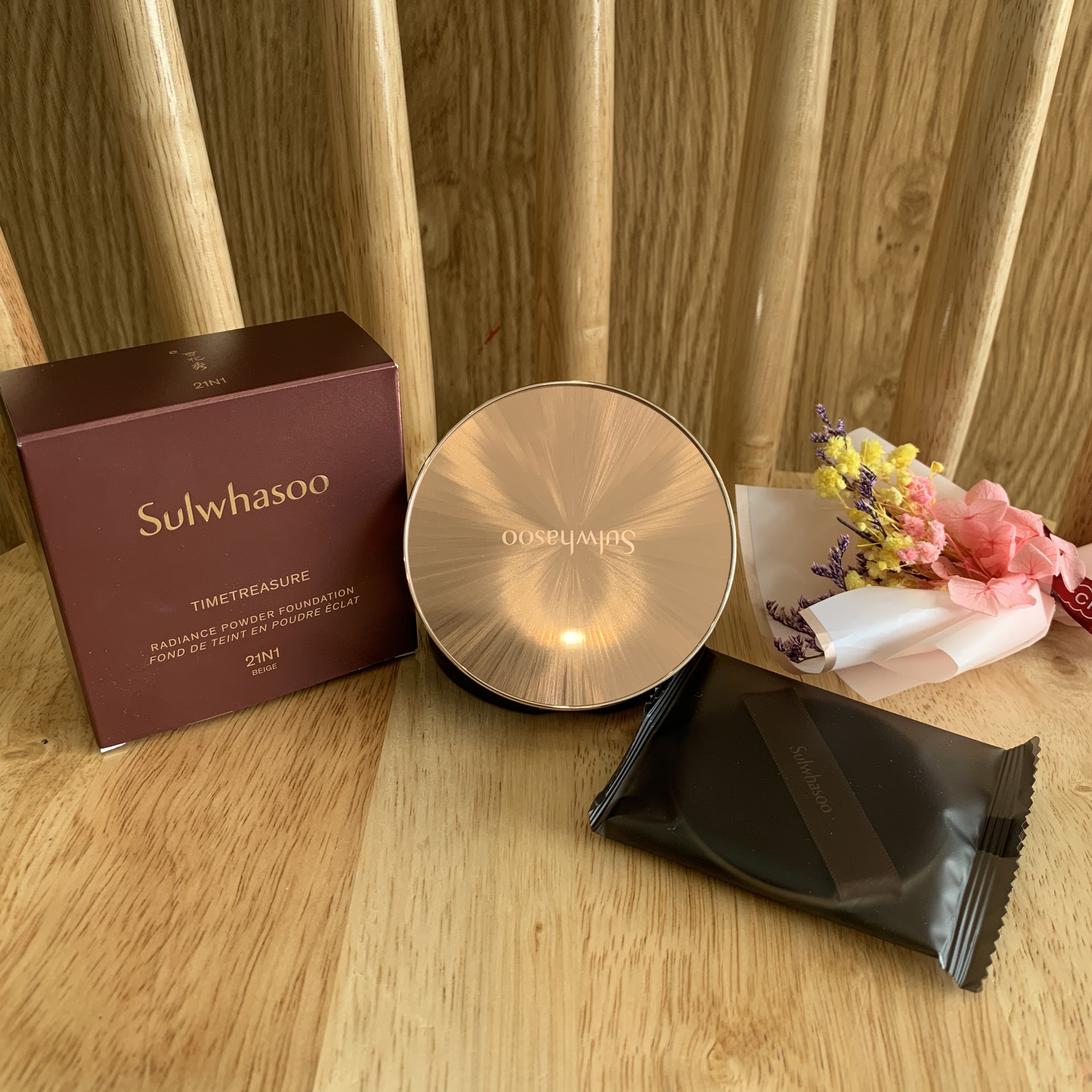 Phấn phủ thông đỏ sulwhasooPhấn phủ Sulwhasoo thông đỏ Timetreasure Radiance Powder Foundation mẫu mới