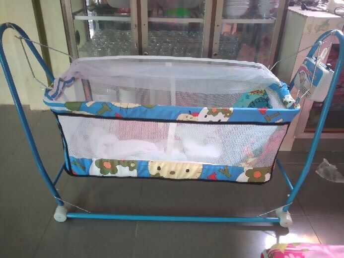 Nôi 2 trong 1 cho bé (sp có khung +màn +nôi+võng chưa có máy đưa )