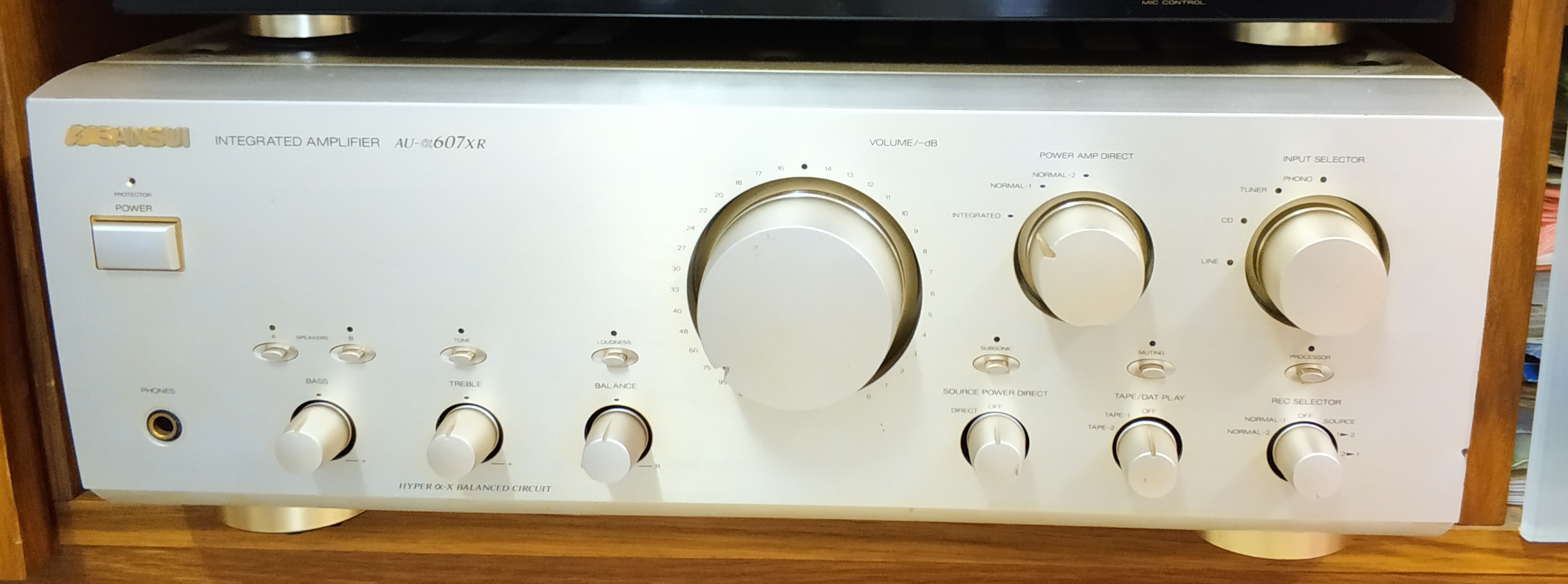 Amply sansui au-607xr 8 sò 250w 100v đánh a+b