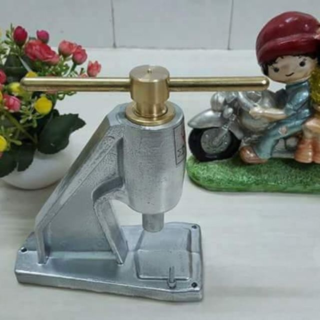 Máy đóng nút bọc vải