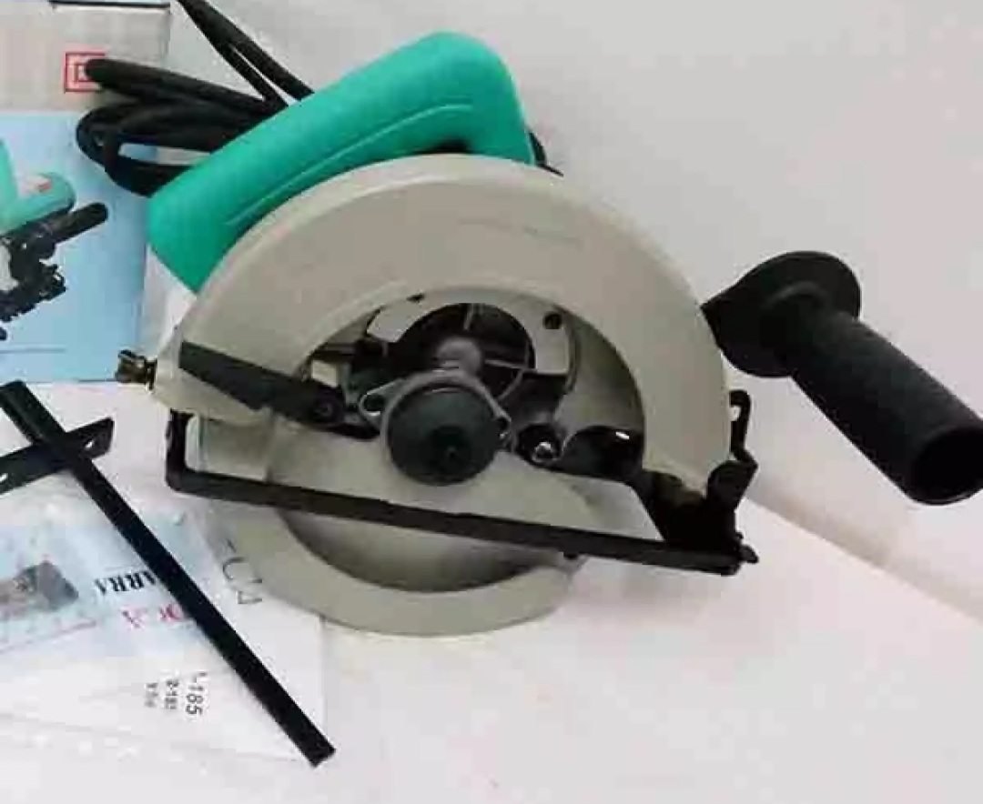 Máy cưa cầm tay dca amy02-185