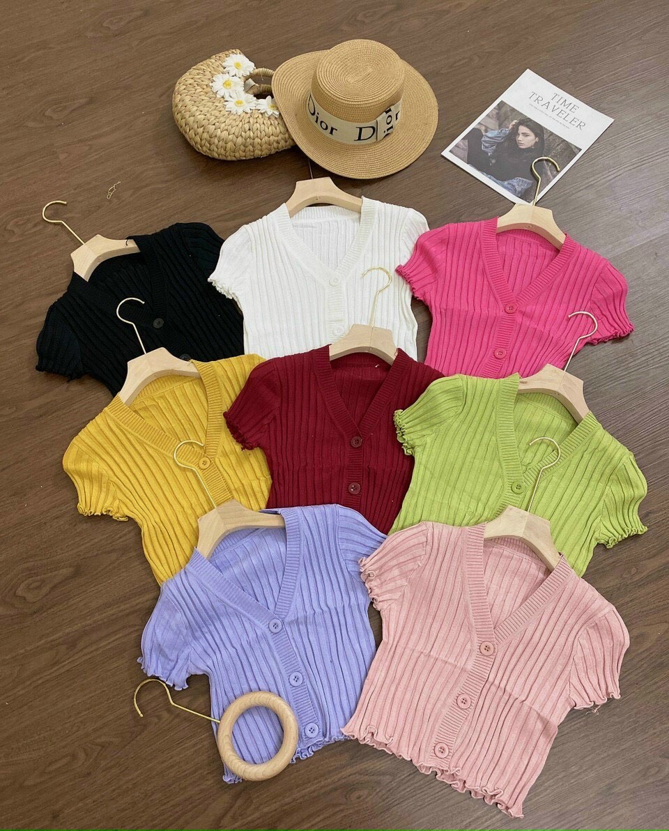 Áo thun croptop cổ chữ V tay cuốn biên - dưới 52kg