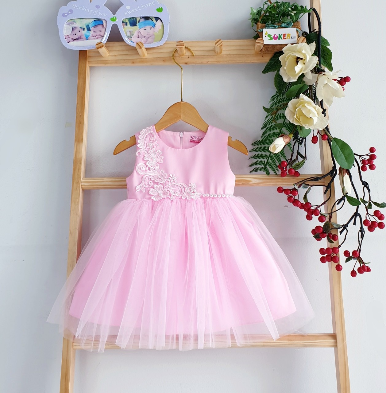 Váy bé gái đầm bé gái đầm công chúa dự tiệc cho bé gái đính hoa hồng DBG042 từ 3 4 5 6 7 8 9 10 11 12 nặng 8 đến 10 15 20 25 30 35 40 kg