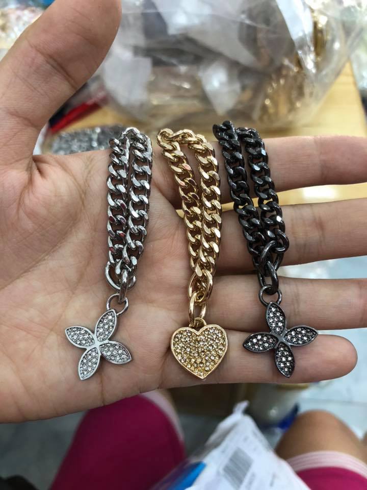 Mạc xích trang trí làm túi xách