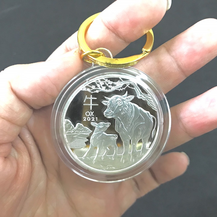 [HCM]Móc Khóa Xu Úc Hình Con Trâu Bạc dùng để treo chìa khóa giúp làm tăng thẩm mỹ may mắn cho người dùng-TMT Collection-SP005030