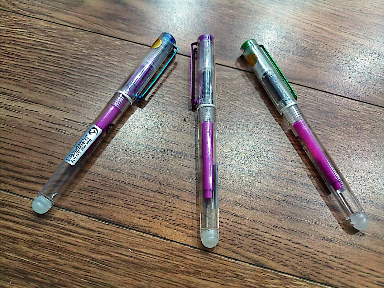 Bút máy viết mực xóa được Ánh dương 035-phù hợp cho các học sinh cấp 1 hay viết sai, tẩy xóa bẩn vở, hoặc thi viết cần sạch đẹp