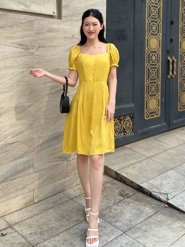 Váy đầm nữ suông rủ vải Linen màu vàng tay nhún lồng đèn - Lovadova 22D05C004