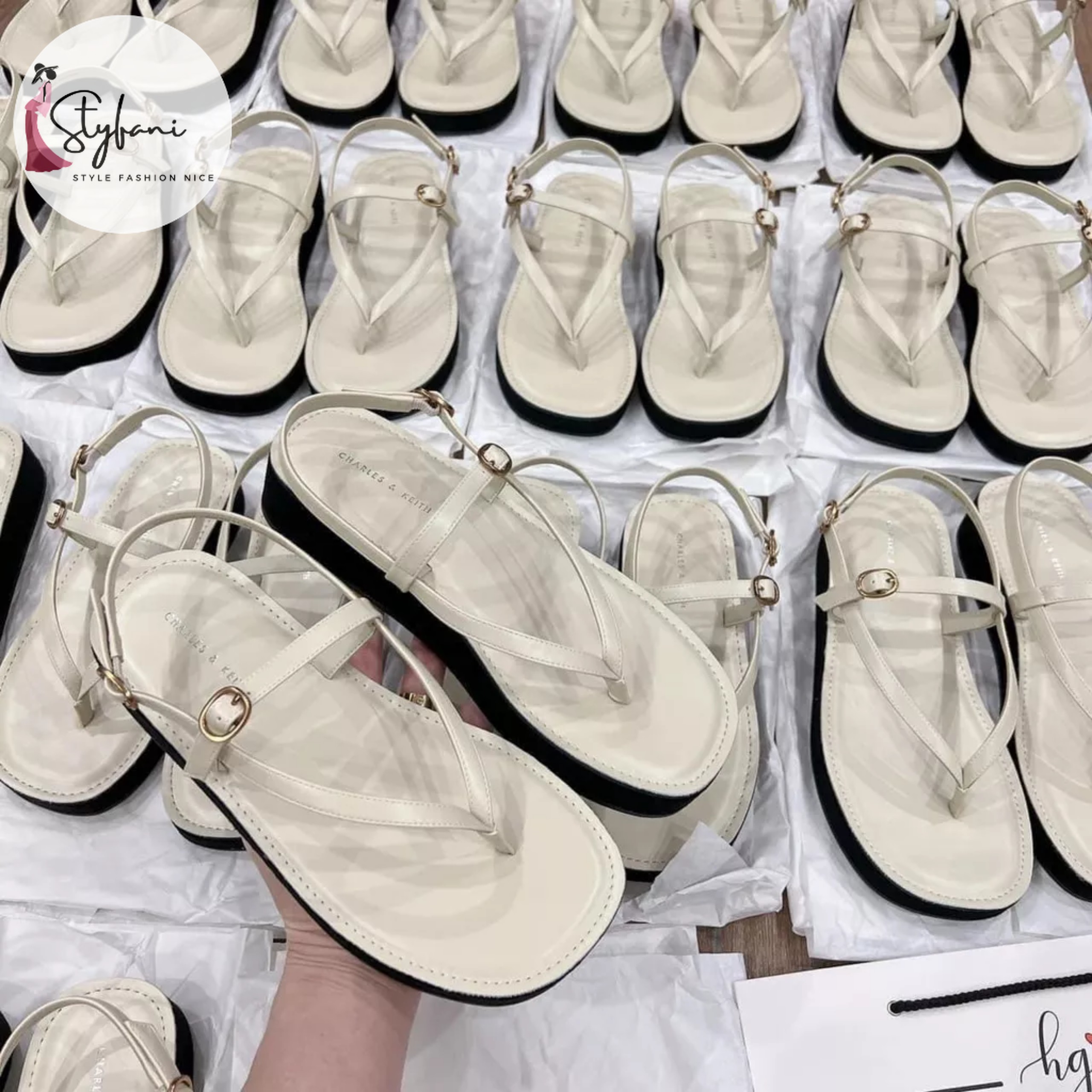 Giày Sandal Nữ xỏ ngón đế bánh mỳ tôn dáng phối khoá xăng đan kẹp xỏ ngón mới 2023