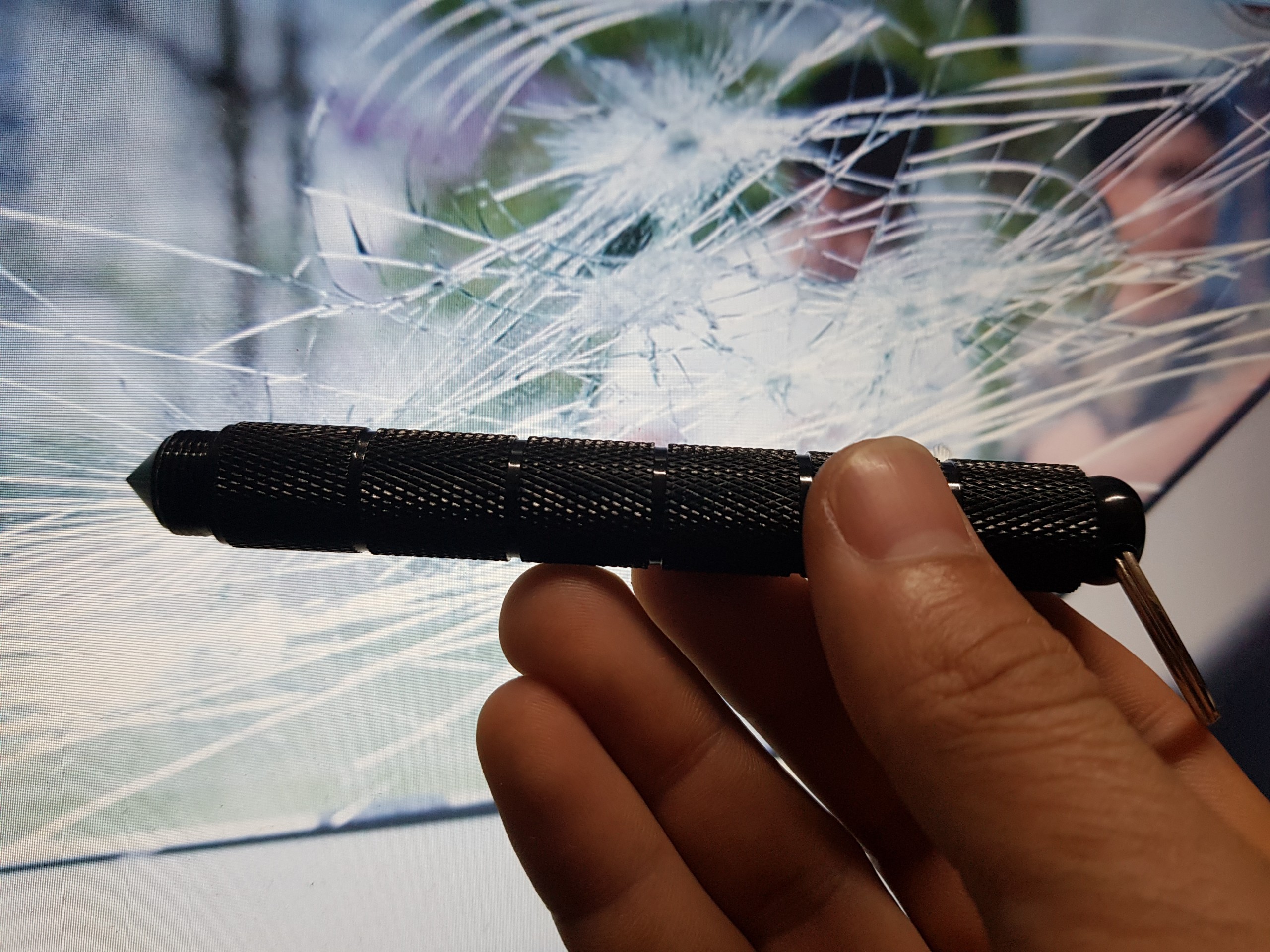 KBT- Móc khóa thoát hiểm xe ô tô xe máy chuyên dụng - phá kính xe an toàn nhỏ gọn cứng cáp