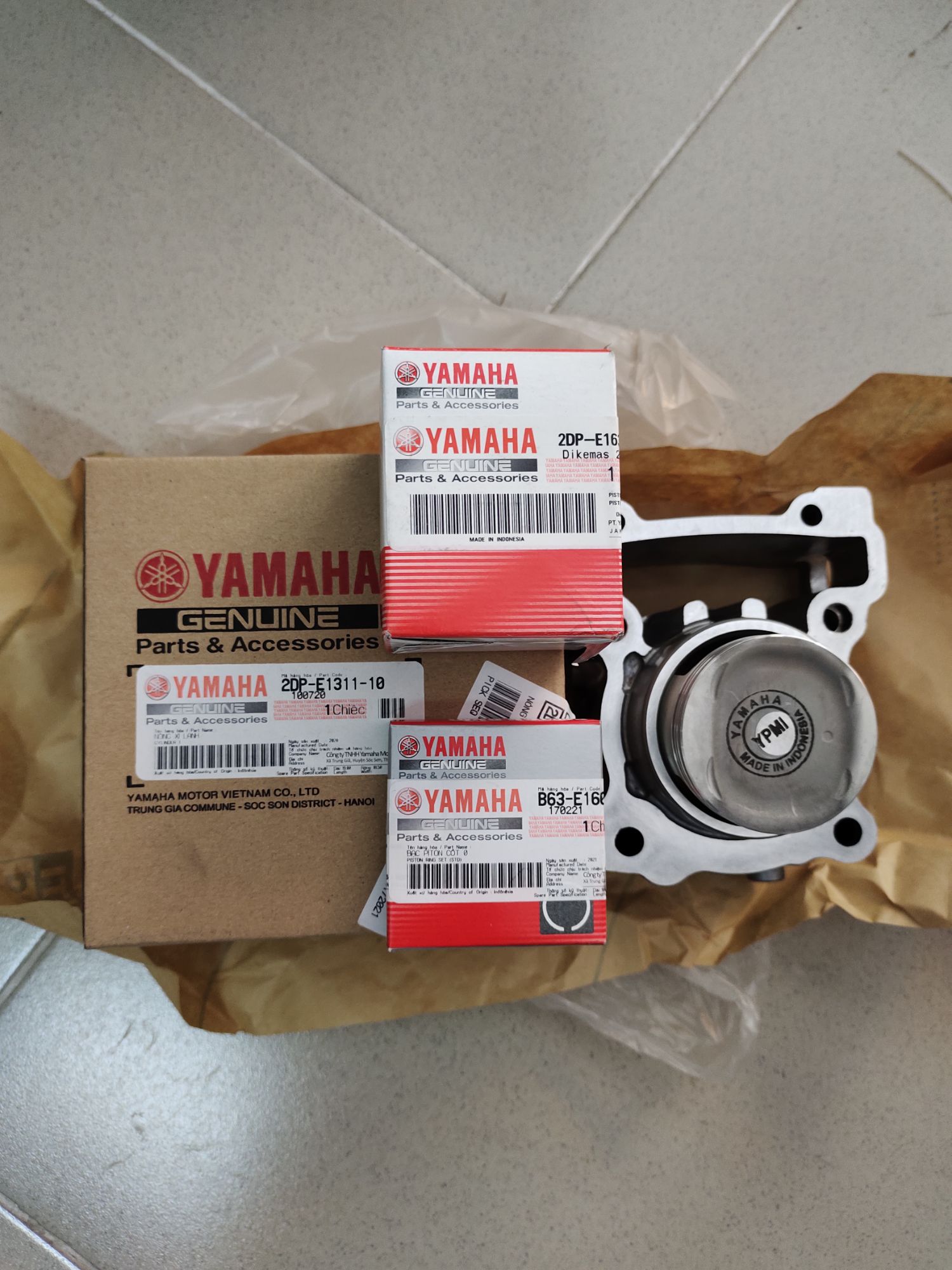 Bộ lòng pitong bạc xe yamaha NVX 155 cc