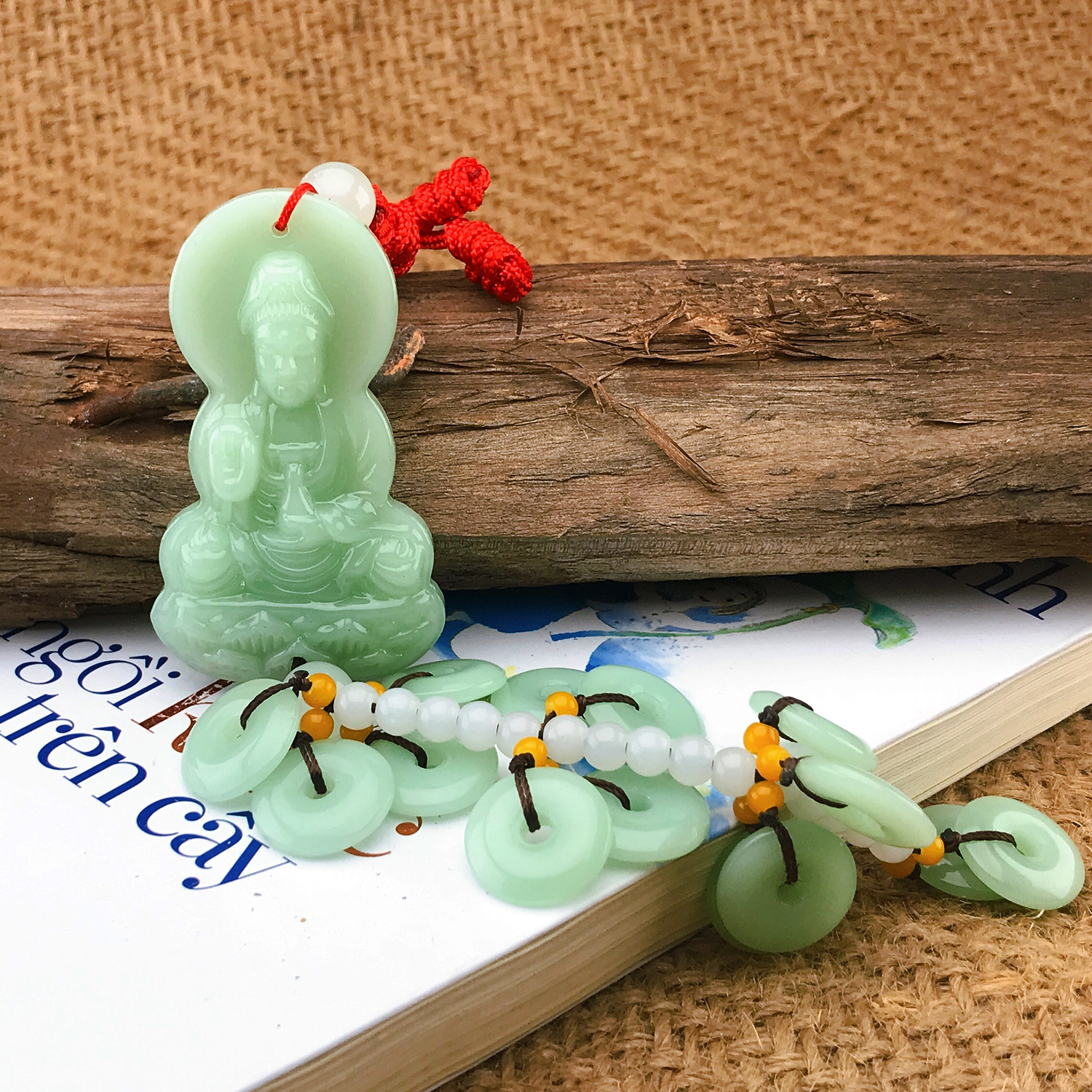 Dây Treo xe oto Phong Thủy Mặt Tượng Phật Quan Thế Âm Bồ Tát chuổi 14 đồng tiền bằng đá may mắn bình an ( màu xanh ngọc )