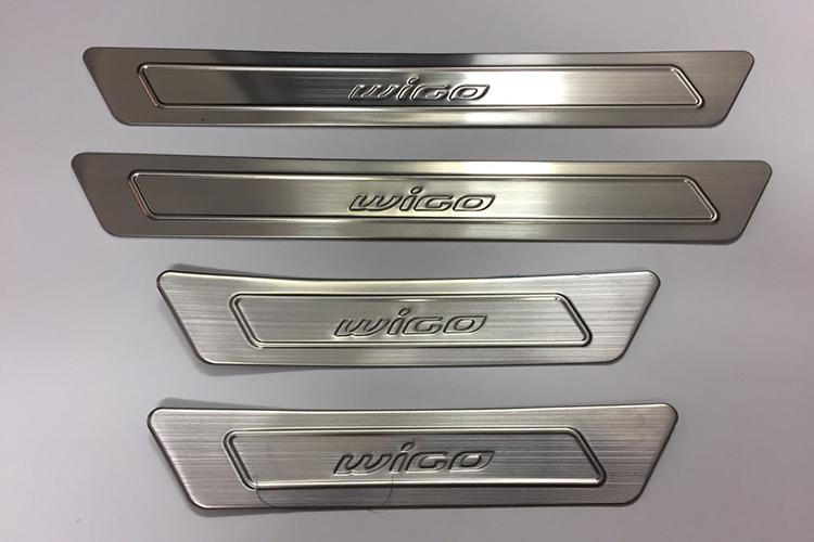Ốp Bậc Cửa Ngoài Xe Toyota Wigo 2018 2019 2020 Mẫu Inox Bộ 4 Chi Tiết, Giúp Trang Trí Chống Xước Xe Hiệu Quả, Có Sẵn Keo 2 Mặt Siêu Dính, Lắp Đặt Dễ Dàng Tại Nhà