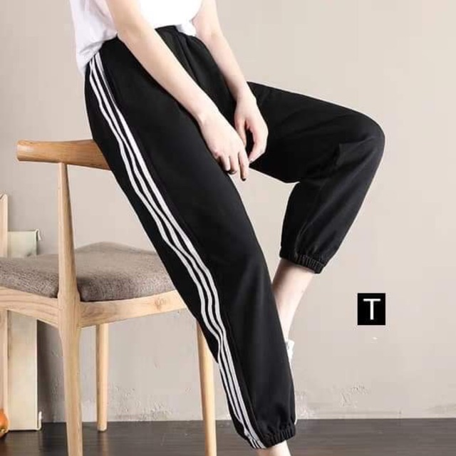 Quần Thể Thao Nữ 3 Sọc Bo Gấu D209