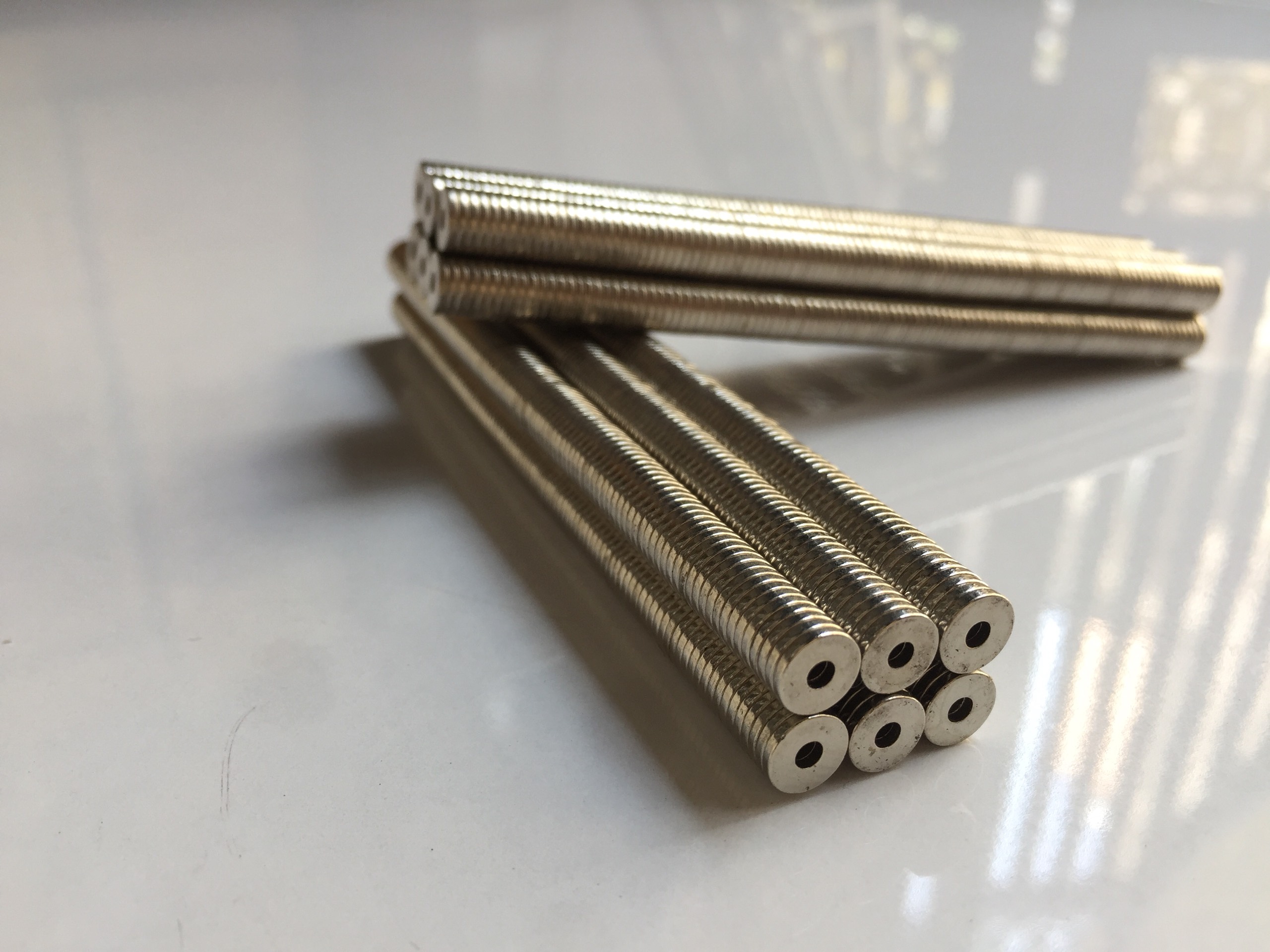 [HCM]Viên Nam Châm Câu Cá Nhựa (Kích thước 7x1mm lỗ 2mm) Loại N35M