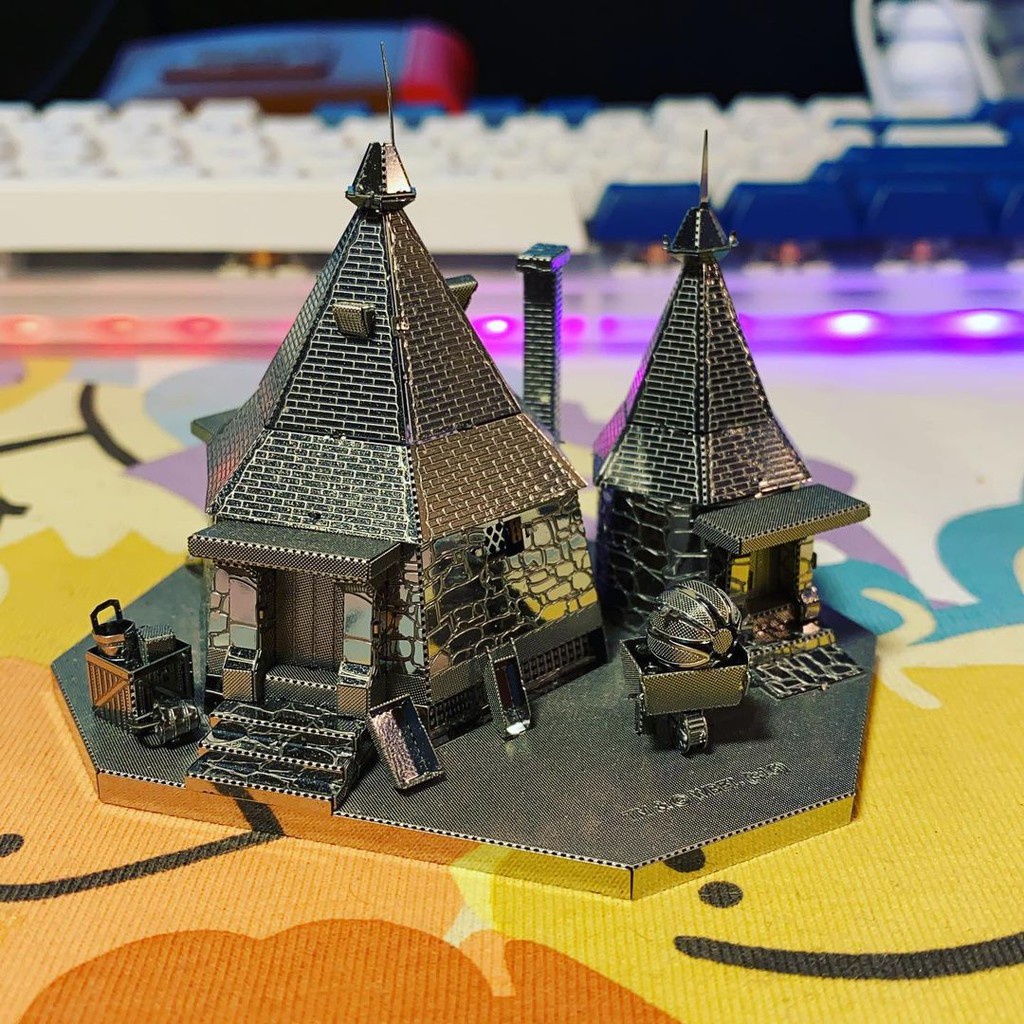 Mô hình 3d kim loại túp lều của hagrid