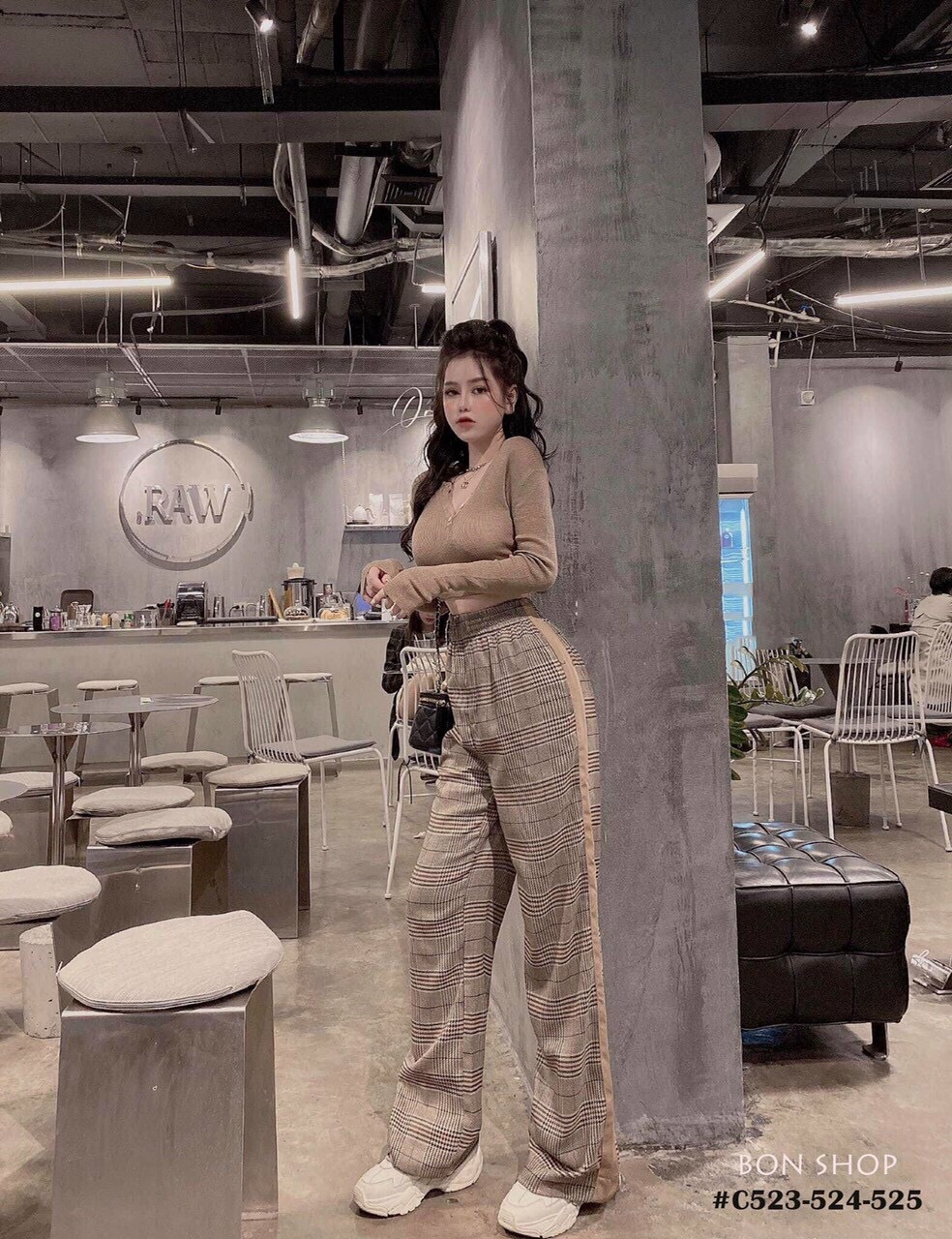 Sét bộ quần caro ống rộng áo croptop tay dài cổ tim cá tính