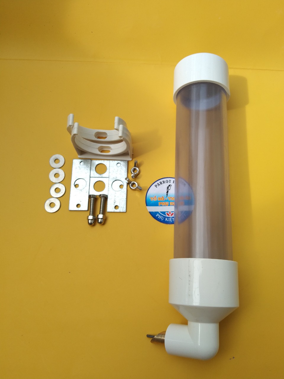 BÌNH NƯỚC NHỰA DÀY CAO CẤP NHẬP KHẨU (ĐẦU VAN UỐNG TỰ ĐỘNG) CHO CHIM CẢNH (CỰC KÌ DÀY VÀ BỀN)