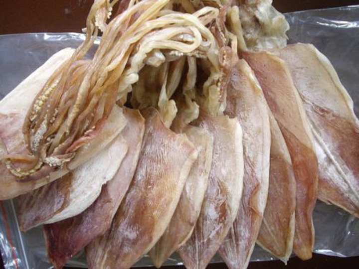 Con mực khô, khô mực câu loại trung 40-50 con 1 kg đặc sản cà mau, túi hút chân không 200gram