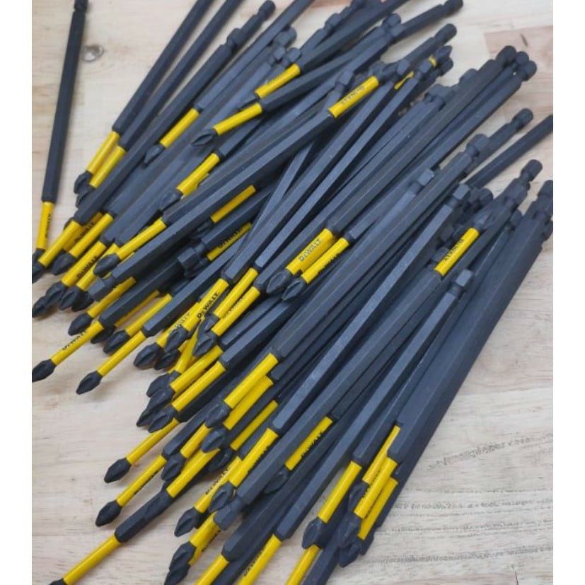 Một Mũi Vít Dewalt chính hãng Ph2 15cm có từ mạnh