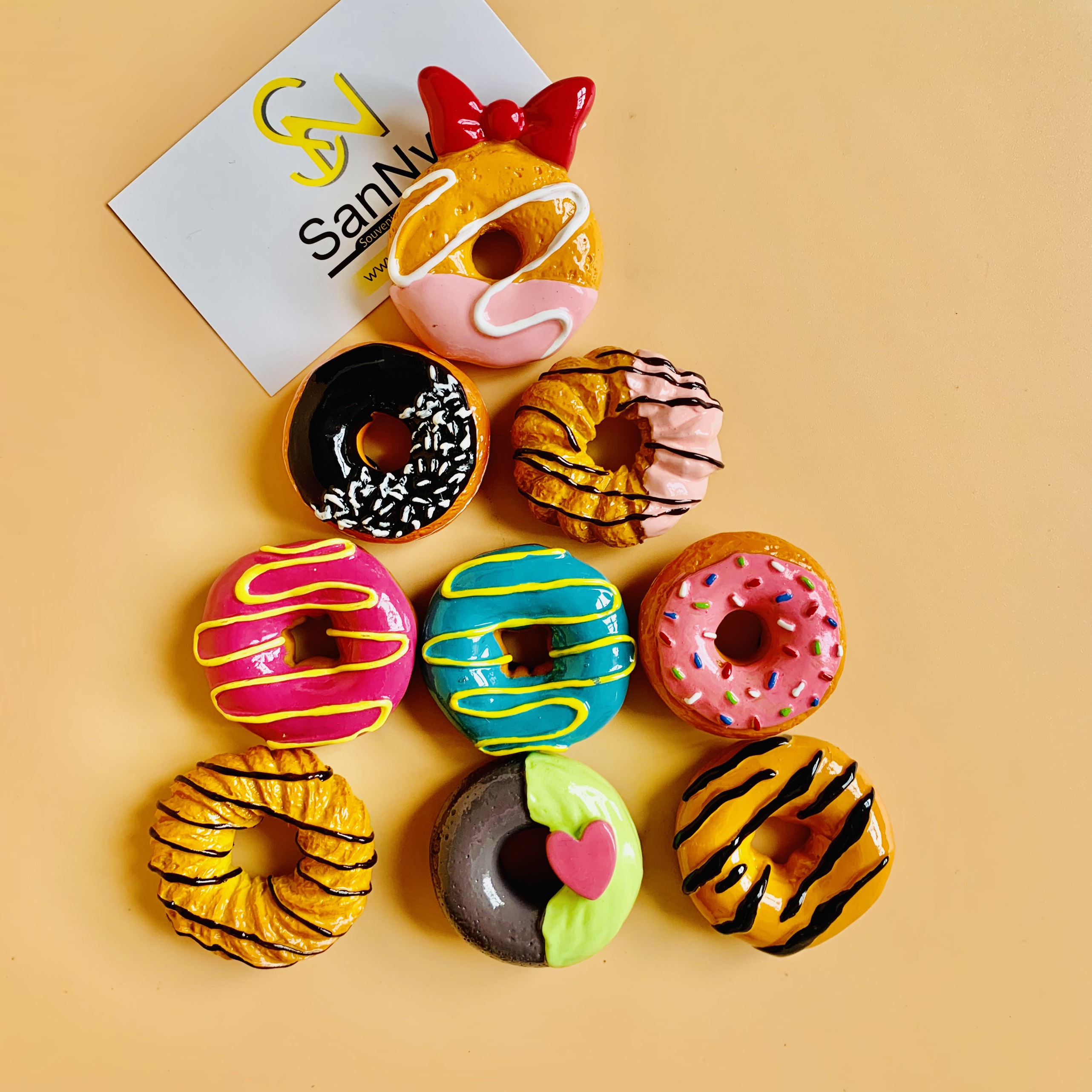 Nam châm hít dán dính trang trí tủ lạnh, tủ sắt, kệ sắt hình ảnh bánh Donut handmade nhiều màu sắc