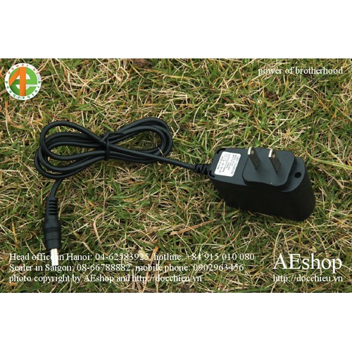 nạp pin cho đèn pha xe đạp T6, đèn pin treo đầu mỏ lỗ giắc to 5.5 mm 3.7 v - 4.2 v