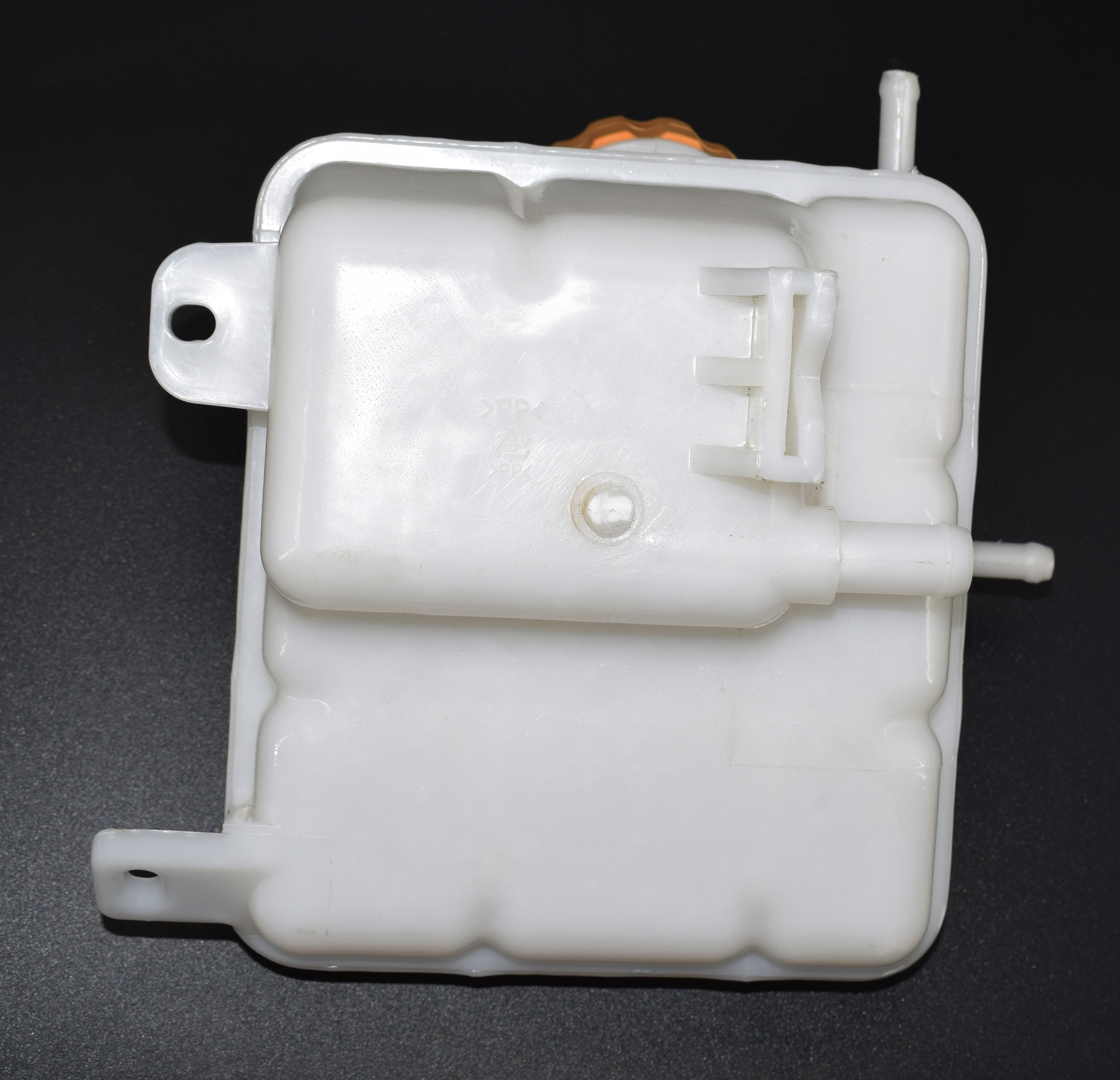 Bình nước phụ Spark, Matiz 3 -tặng vòng xoay hương hoa