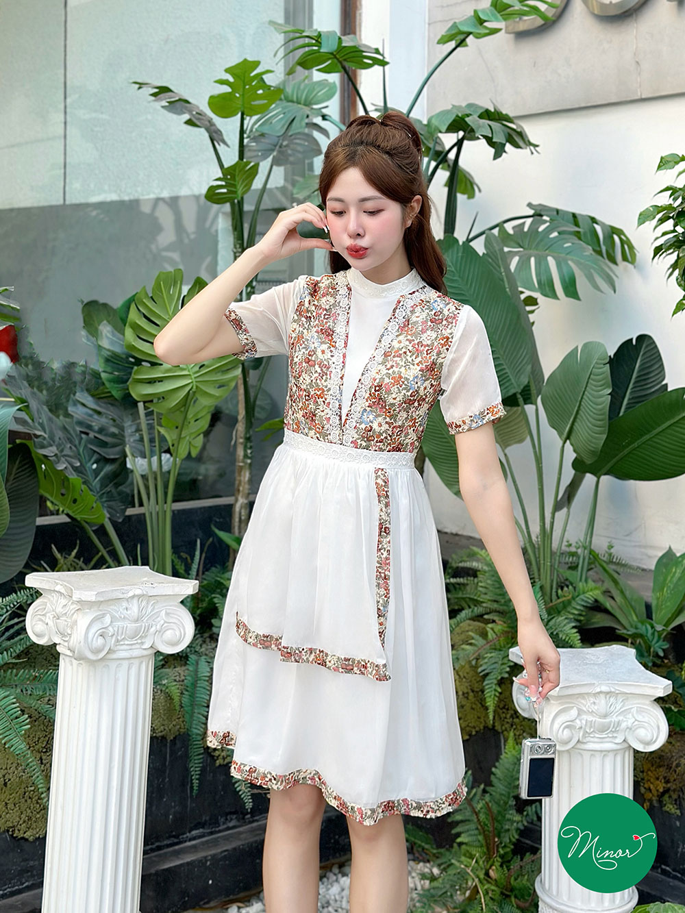 Đầm liền baby doll trắng phối hoa đỏ