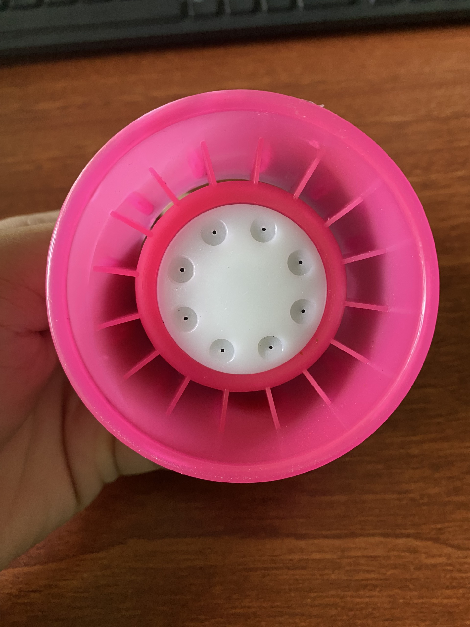Béc loa tưới 8 tia màu hồng