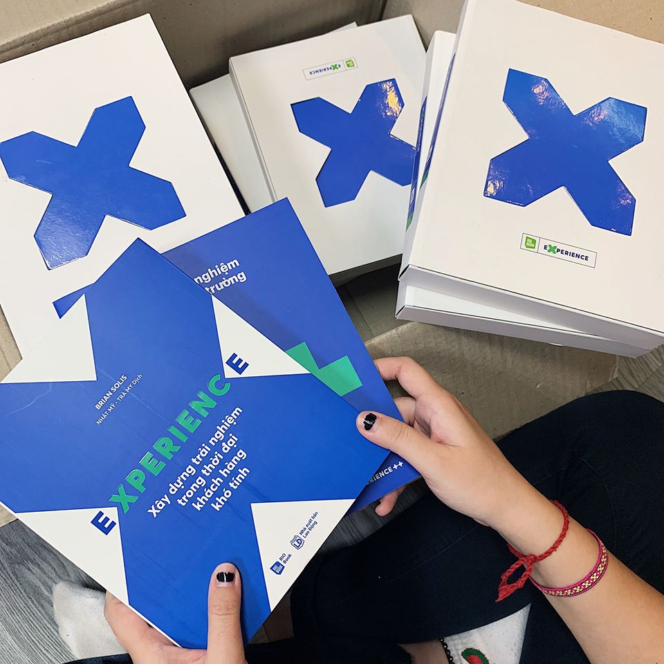 Sách RIO Book Kinh doanh/Khởi nghiệp - EXPERIENCE – Xây dựng trải nghiệm trong thời đại khách hàng khó tính (Phiên bản không hộp giấy giá ưu đãi)
