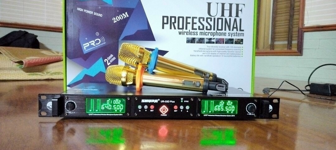 Micro không dây shure ur33d plus năm 2024 - nhập khẩu chính hãng - chuyên dùng cho karaoke gia đình