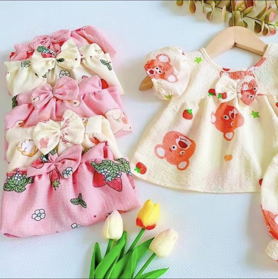 Bộ bé gái tay ngắn cổ tim phối ren cực xinh họa tiết trái cây mùa hè chất liệu vải tơ xốp mềm mại, thoáng mát, ít nhăn từ 5-15kg