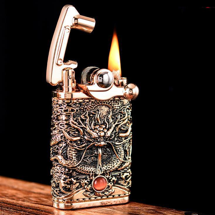 Hộp Quẹt Bật Lửa Xăng Đá Chief CF018-50 Khắc Hoa Văn Họa Tiết 3D Nổi, Đánh Đá Nhân Tạo Cao Cấp - Full Box ( Màu Ngẫu Nhiên)