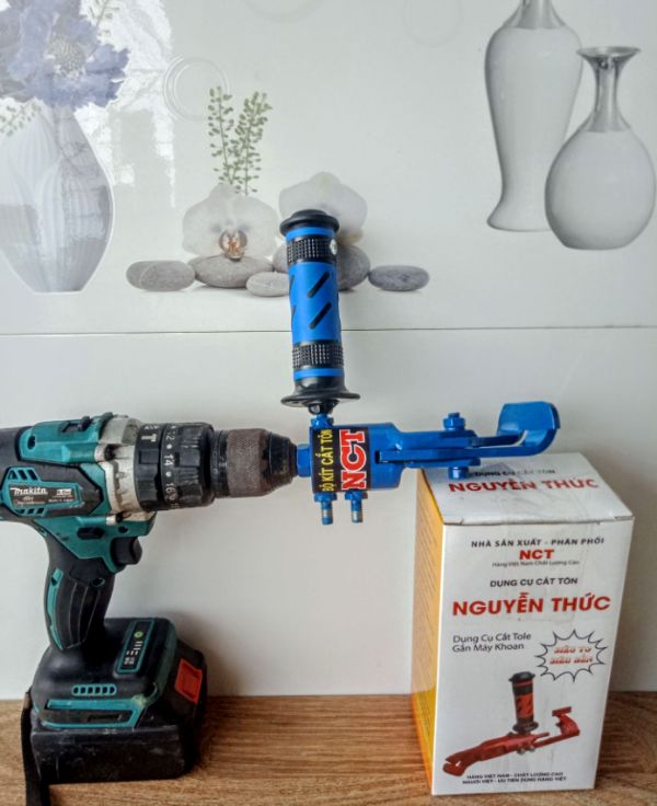 lưỡi cắt tôn cầm tay Nguyễn thức