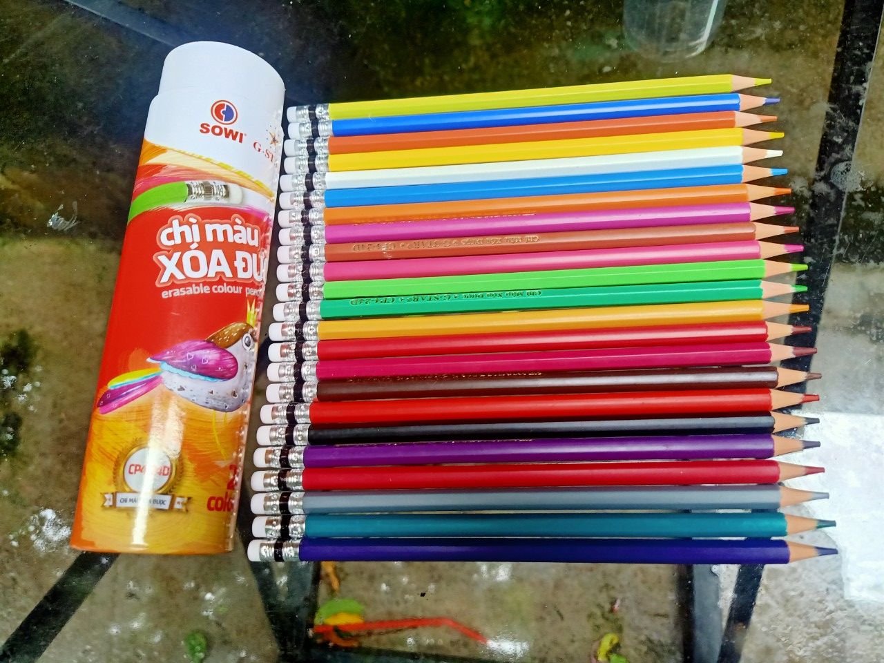 Chì màu xoá được cp4-24d kèm chuốt trên nắp lon