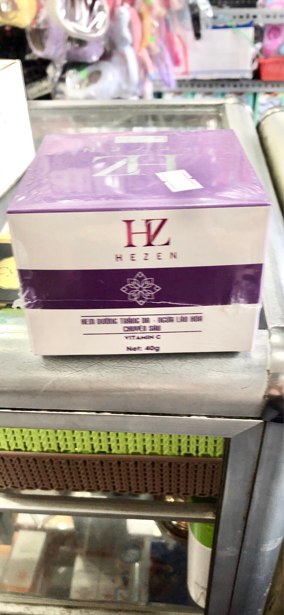 KEM HEZEN DƯỠNG TRẮNG DA NGỪA LÃO HOÁ CHUYÊN SÂU VITAMIN C 40GR