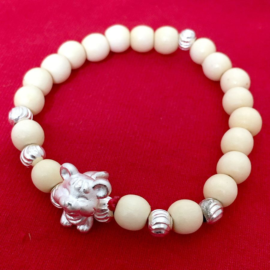 Vòng dâu tằm tự nhiên phối cham con chuột chất liệu bạc không xi mạ cho bé tuổi tý, có hai loại 7 bi và 9 bi cho cả trai và gái Bạc Quang Thản - QTVDU1