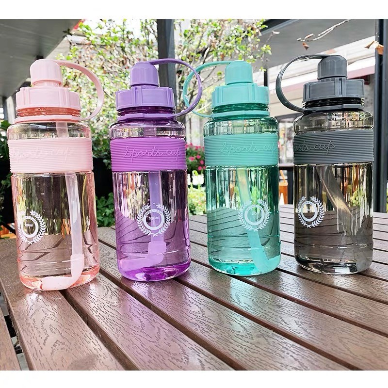 Bình nước nhựa cao cấp có ống hút và dây đeo