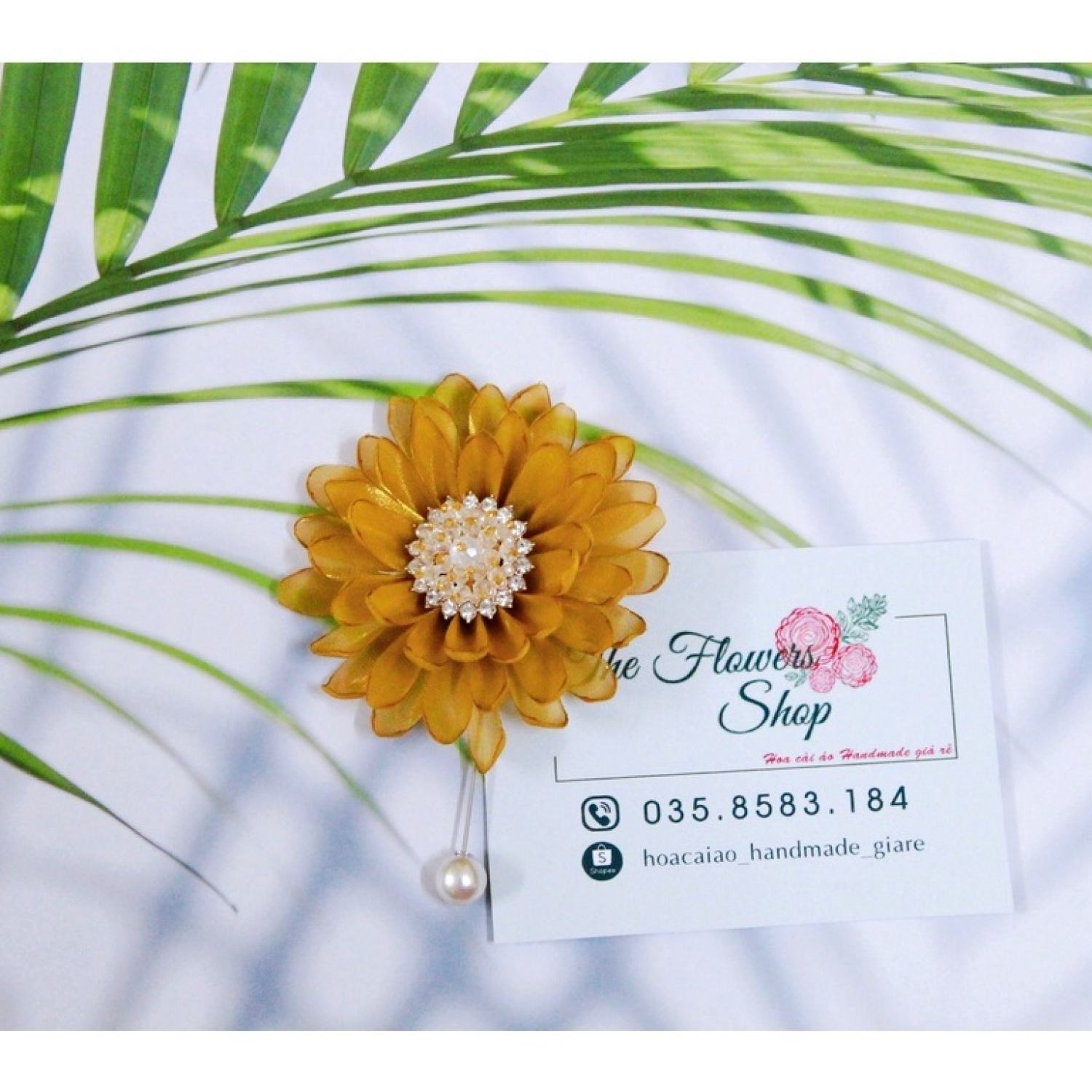 Hoa cài áo handmade giá sỉ - Trâm cài hoa voan tầng cánh nhỏ nhụy đá viền pha lê