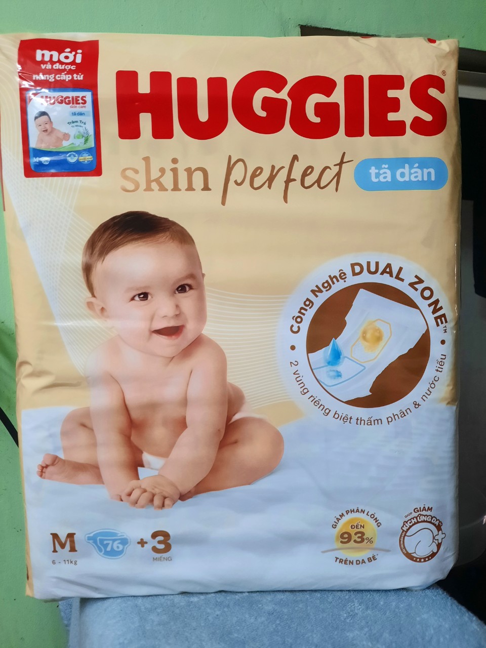 Tã bĩm dán Huggies Skin Perfect size M76 tặng thêm 3miếng tả quần cho bé 6-11kg + tặng thêm 6 miếng