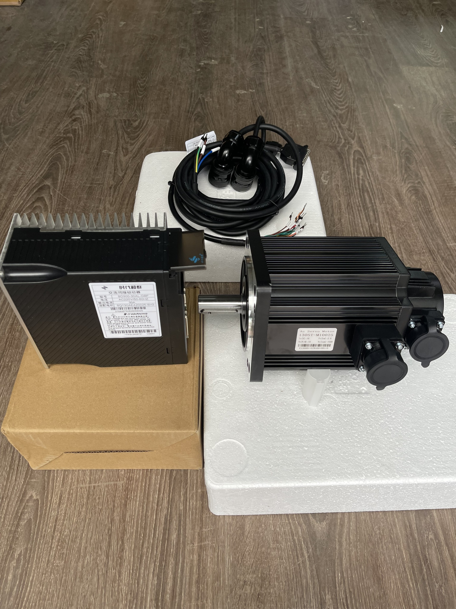 Bộ Động Cơ AC Servo 2.6Kw 130ST-M10025 kèm driver SD300