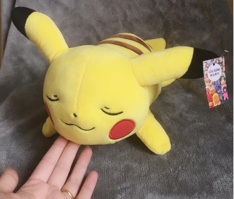 Thú bông Pikachu nằm ngủ siêu kute, người bạn Pokemon huyền thoại