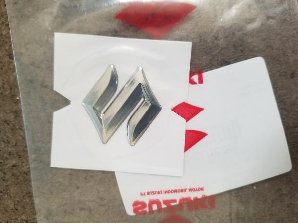 Tem chữ S nổi dán đầu xe satria fi và raider fi chính hãng