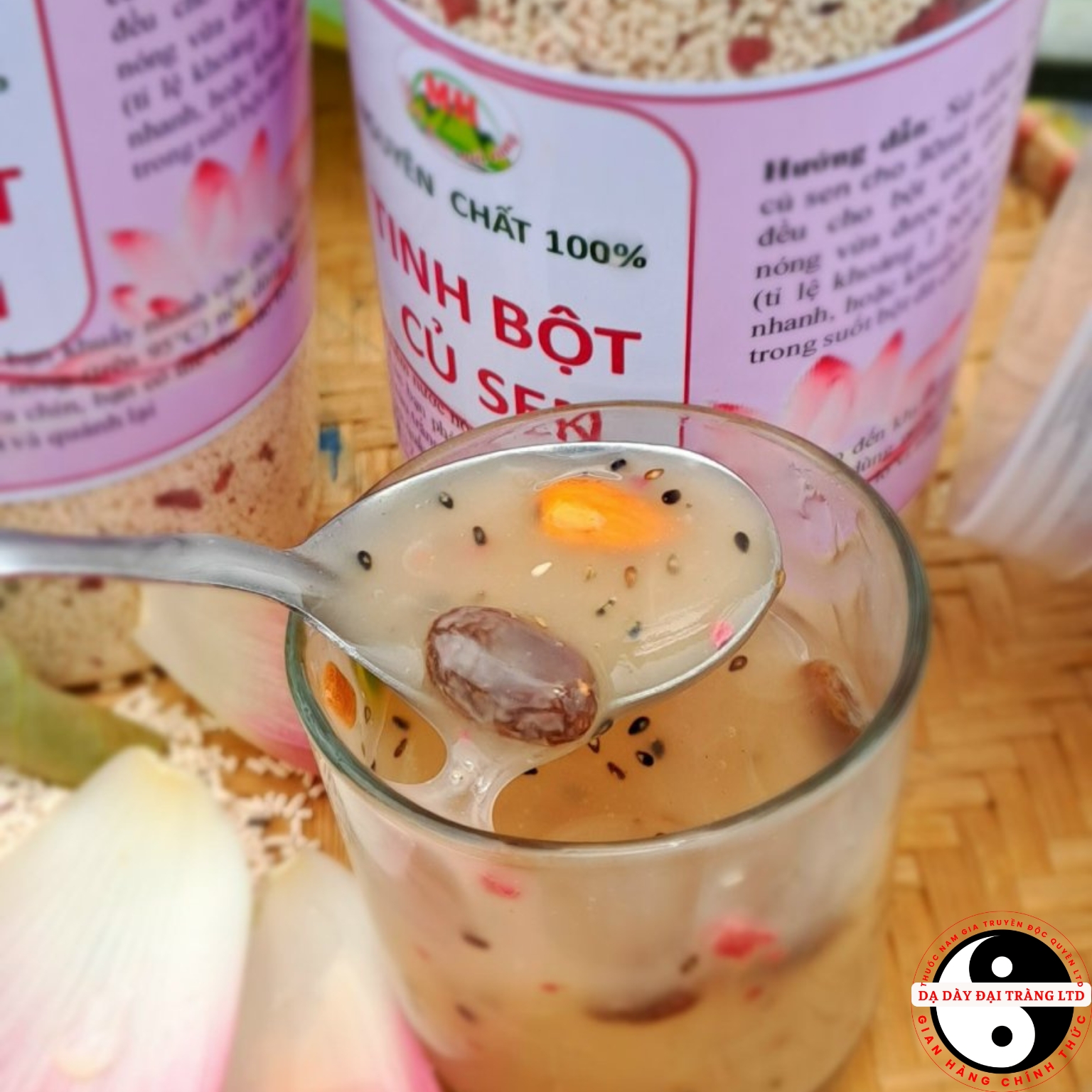 Tinh bột củ sen nguyên chất mix hạt xay lọc, tinh chế thủ công từ củ sen Tây Bắc đảm bảo giữ lại đầy đủ lượng vitamin, khoáng chất